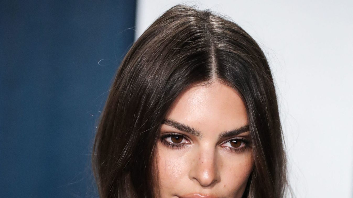 TEOL - Szoptatós fotót mutatott Emily Ratajkowski