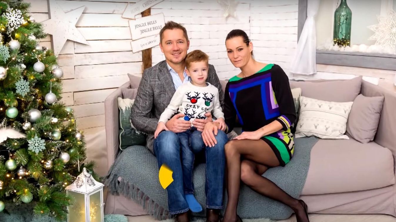 Csengettyűszó hirdeti a Jézuska jöttét Vincze Ottóéknál