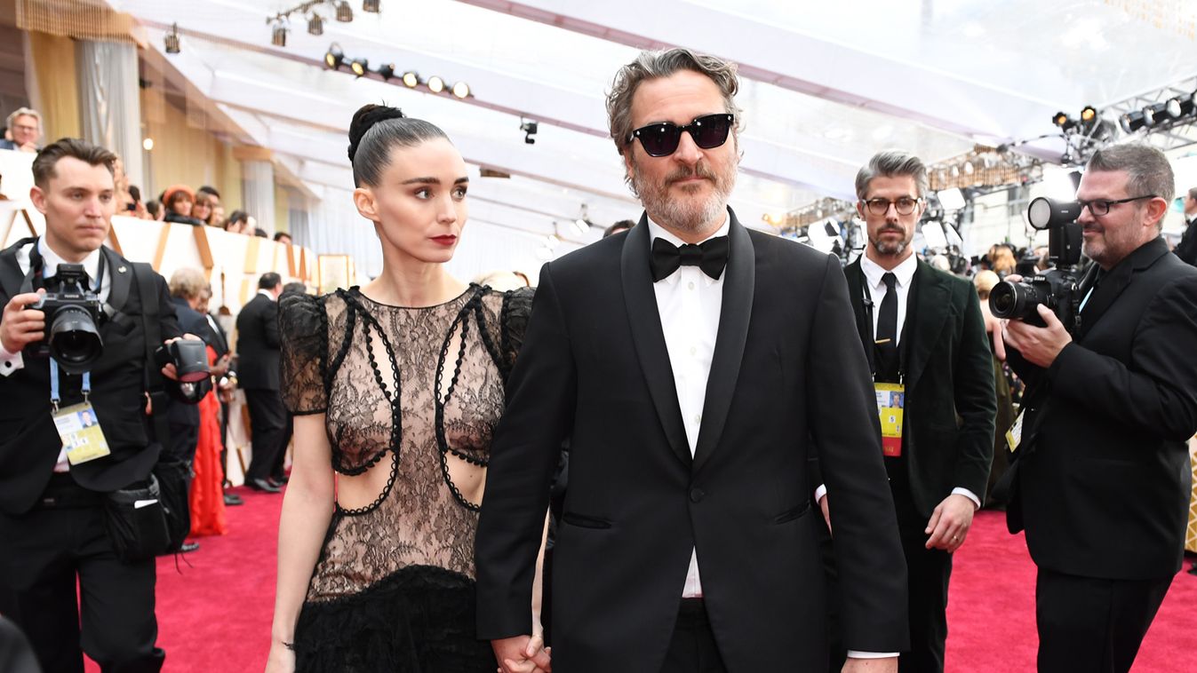 Joaquin Phoenix testvére emléke előtt adózik újszülött gyermeke nevével