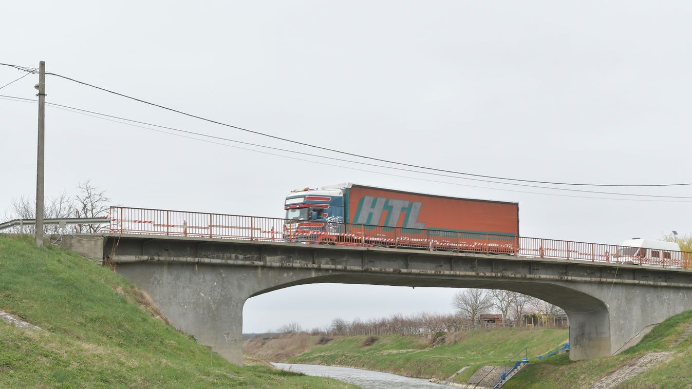 Januárban kész az ideiglenes híd