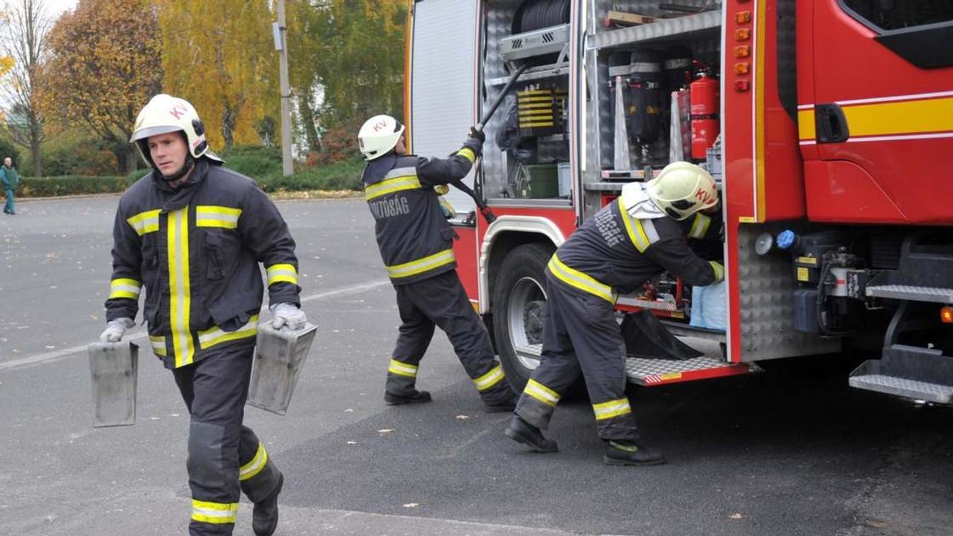 Ketten haltak meg füstmérgezésben