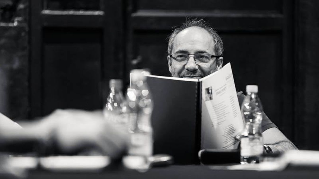 Rudolf Péter: örülni csak akkor lesz okunk, ha újra felmegy a függöny