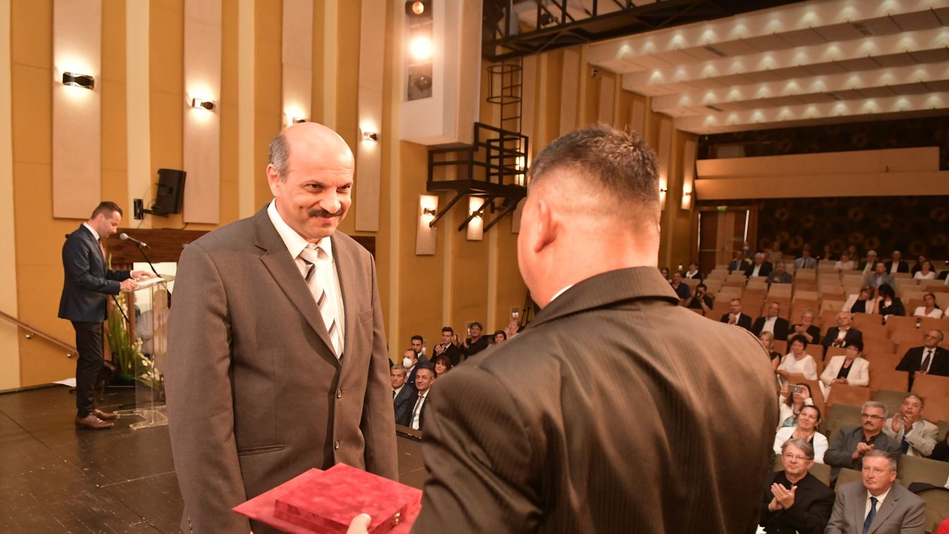 Mihalovics Zsolt kapta a Cigányságért Nívódíjat
