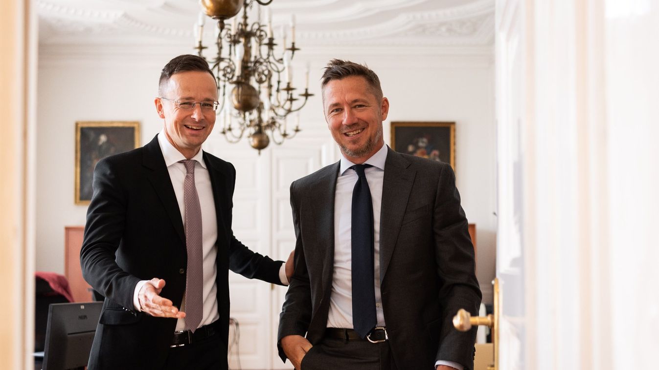 Az utolsó magyar Barcelona-játékossal posztolt képet Szijjártó Péter