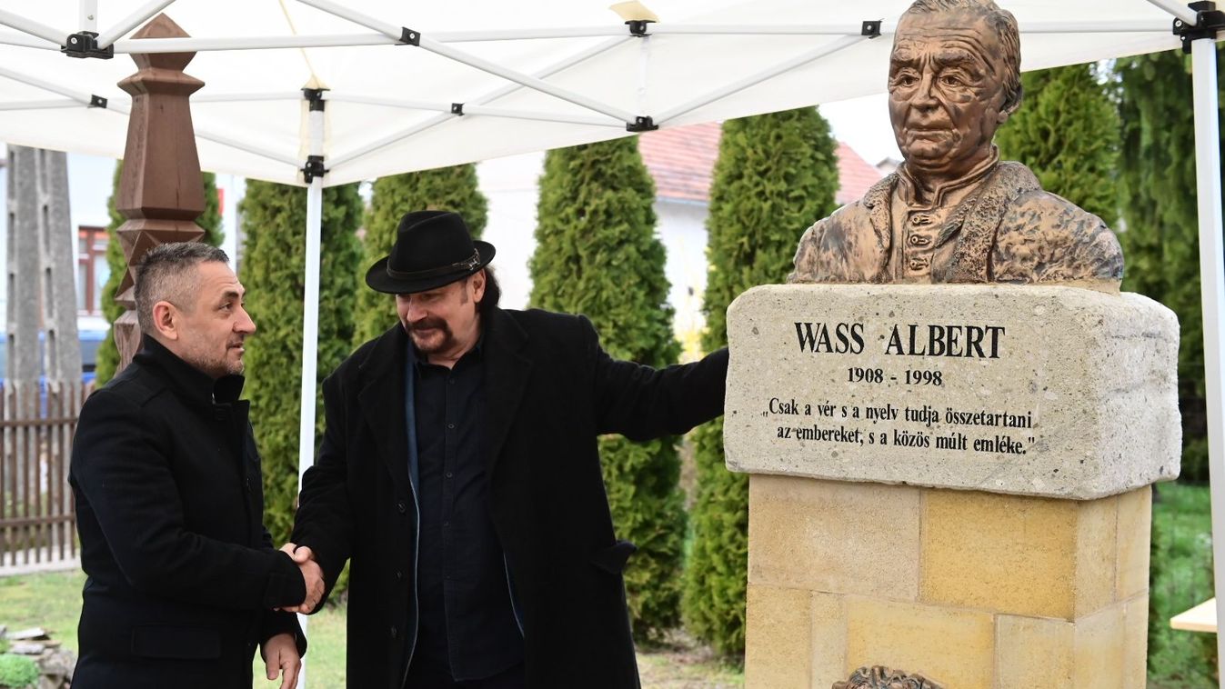 Wass Albert-szobrot avattak Tevelen