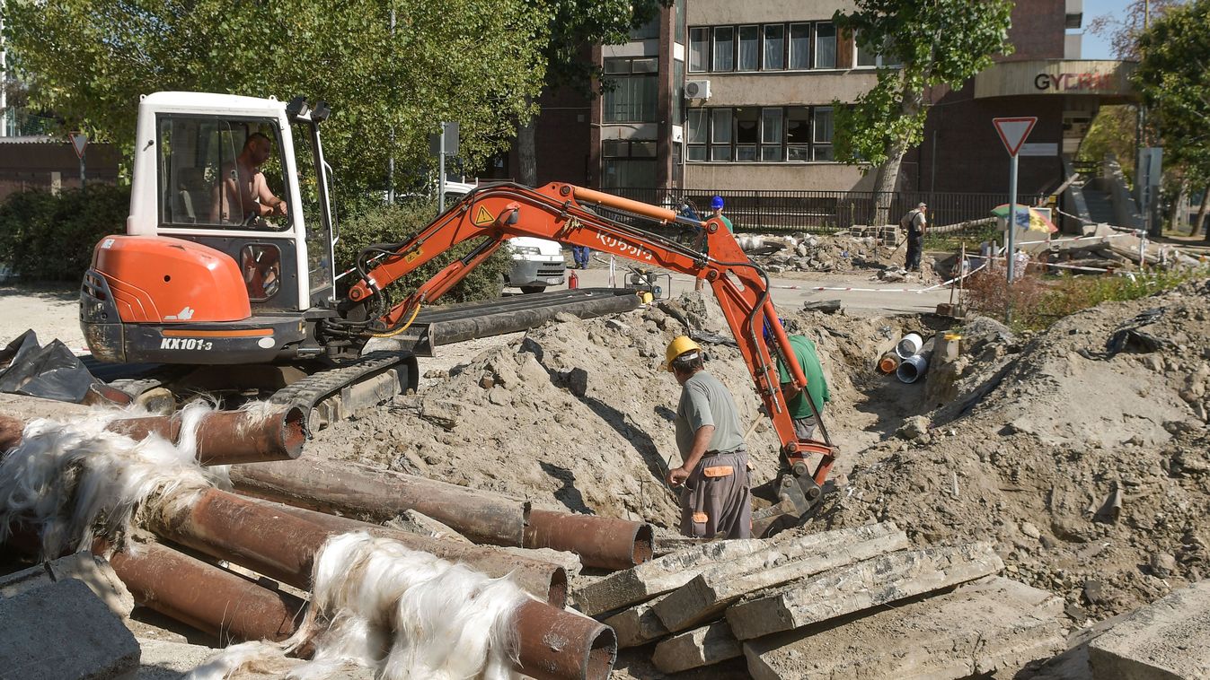 A régi fűtőműnél cserélik az elavult csöveket