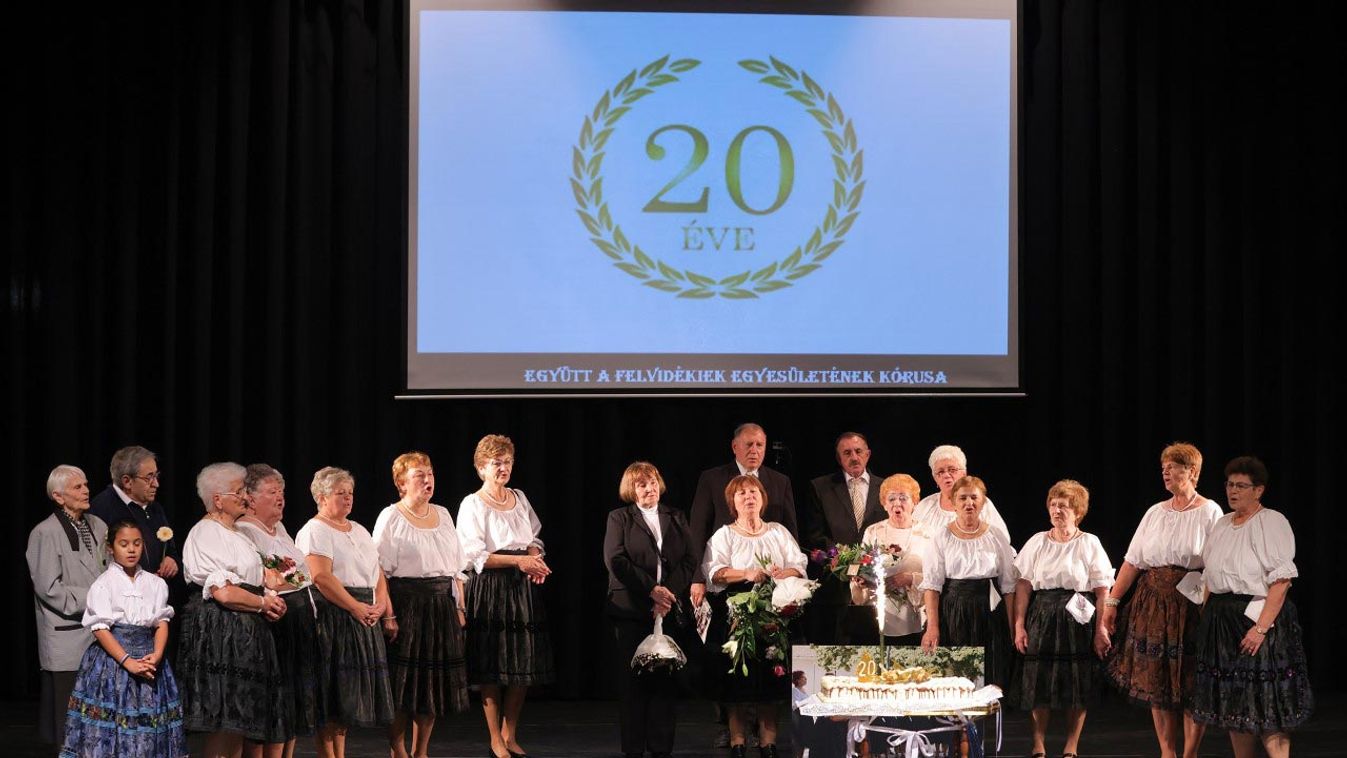 Húsz éve működik a felvidékiek kórusa