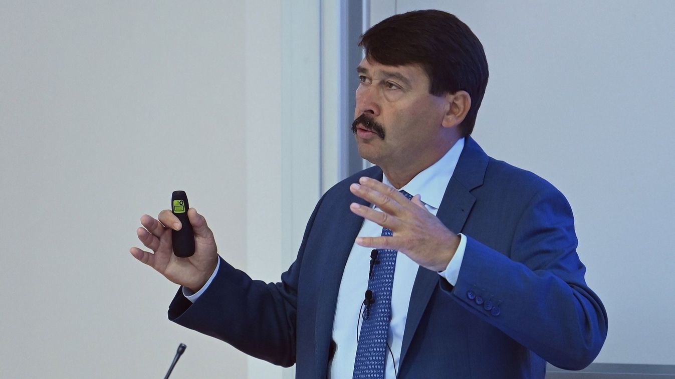 Áder János az energiabiztonságról beszélgetett podcastjában