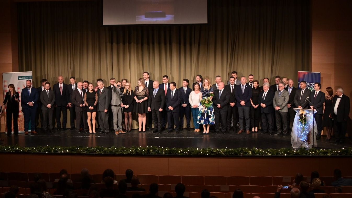 Színpompás gálán jutalmazták a jók közül is a legjobbakat