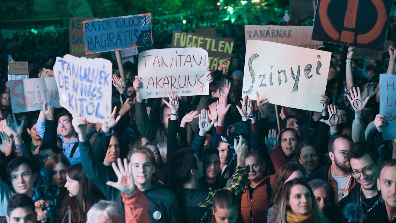 Ma ismét tüntetnek a diákok és a pedagógusok