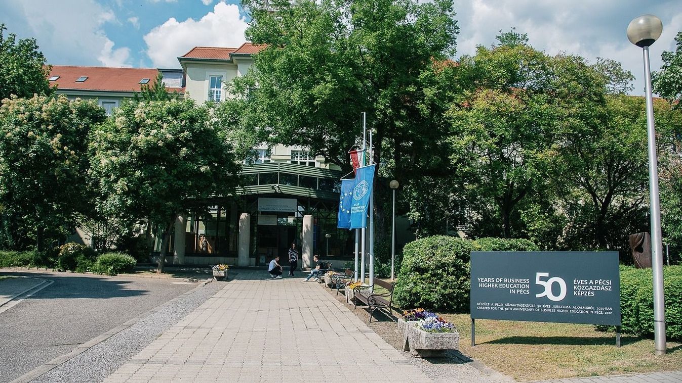 Még 5 évig a nemzetközi élmezőnyben a közgazdaságtudományi kar