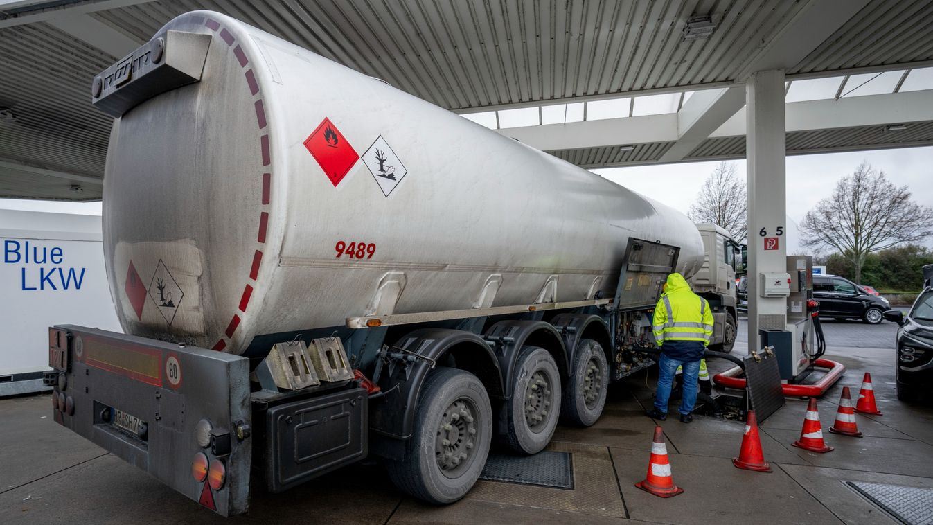 Újabb szankciók veszélyeztetik az európai energia- és üzemanyag-ellátás biztonságát, Magyarország kiharcolta a mentességet