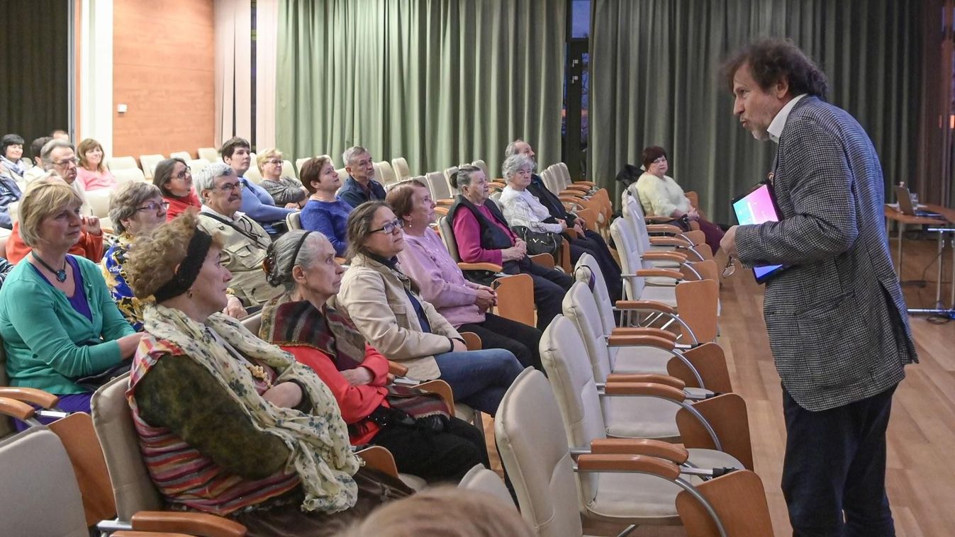 A nők rázták gatyába a harcoló férfiakat
