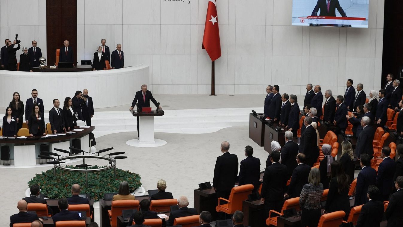 Erdogan harmadszor is letette az államfői esküt