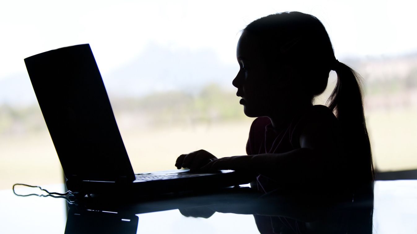 TEOL - 14 évesnek hazudta magát, így szerzett meztelen fotókat és videókat  kislányoktól a pusztaszeri pedofil (videó)
