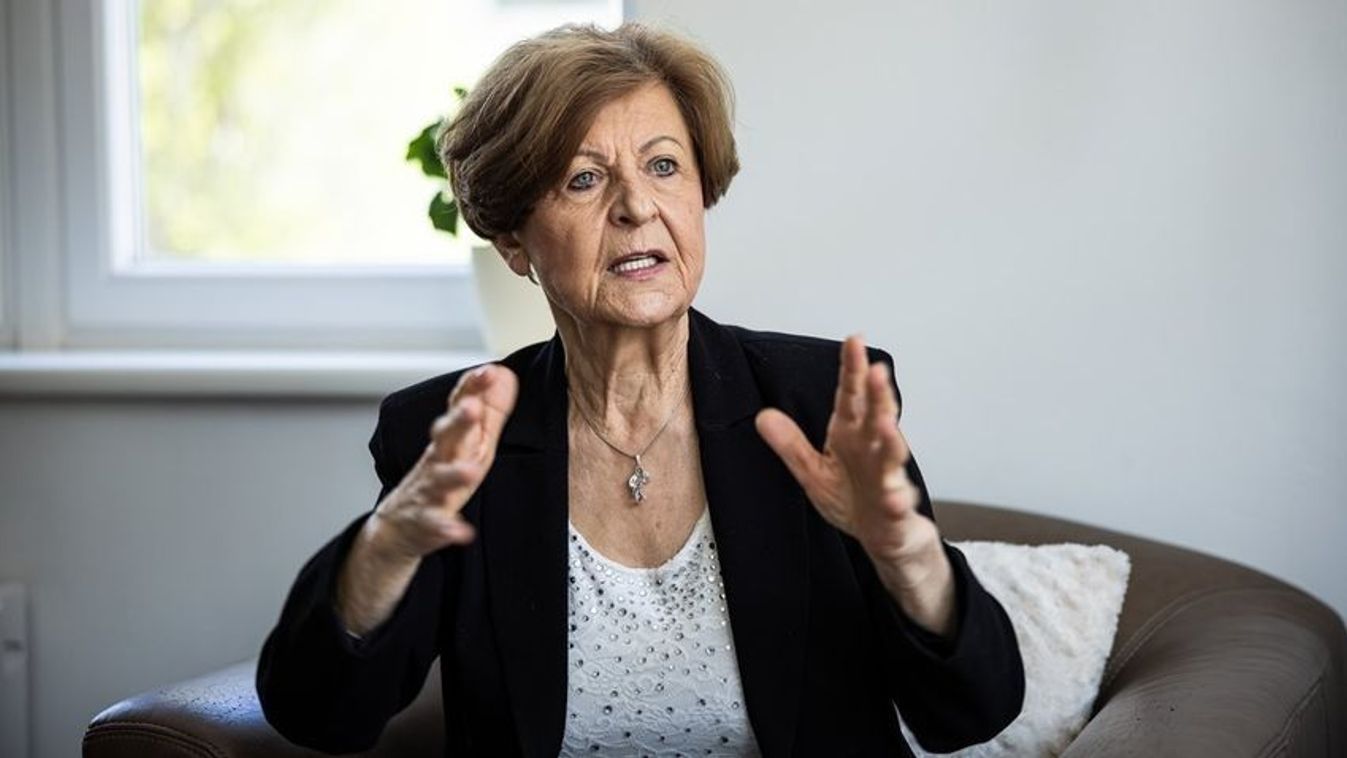 Bagdy Emőke összeomlott: halálra késelték a fiát Amerikában
