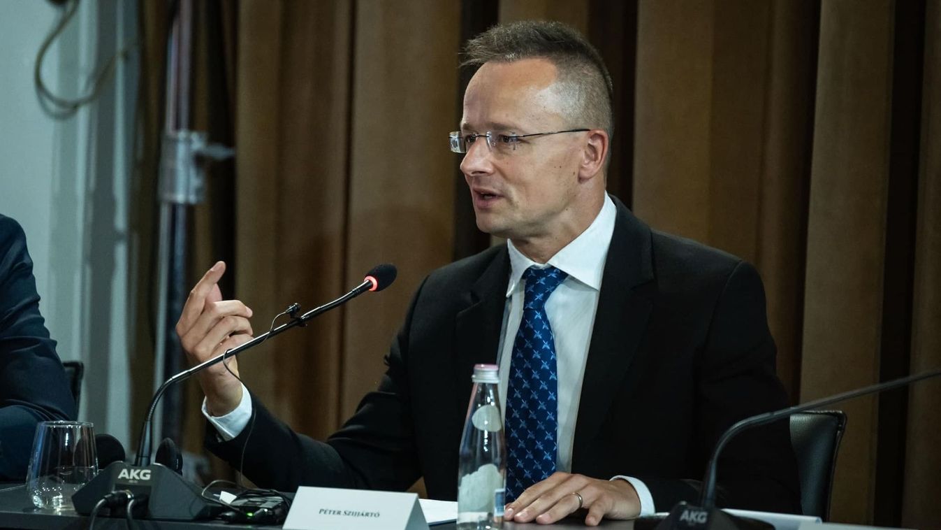 Az Európai Unió bővítésére és a brüsszeli migrációpárti politika beszüntetésére van szükség (videó)