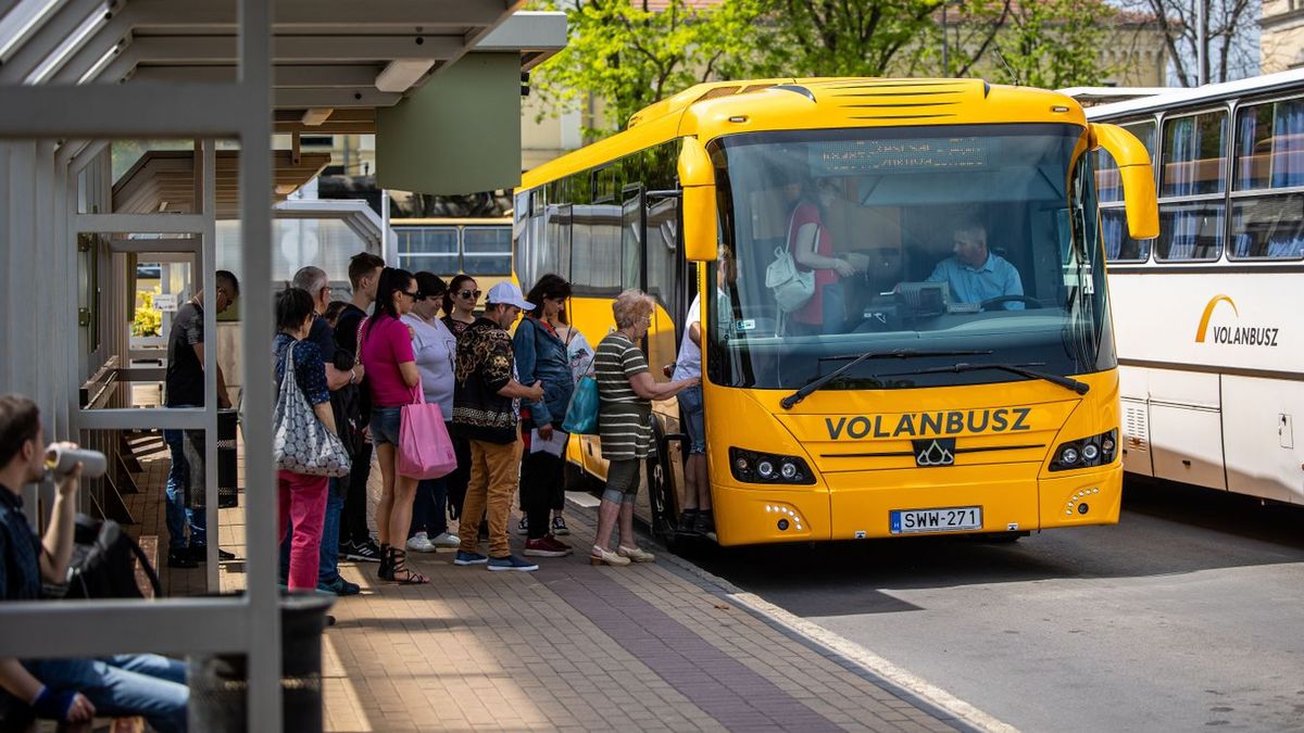 budapest járat busz szekszárd volánbusz autópályán