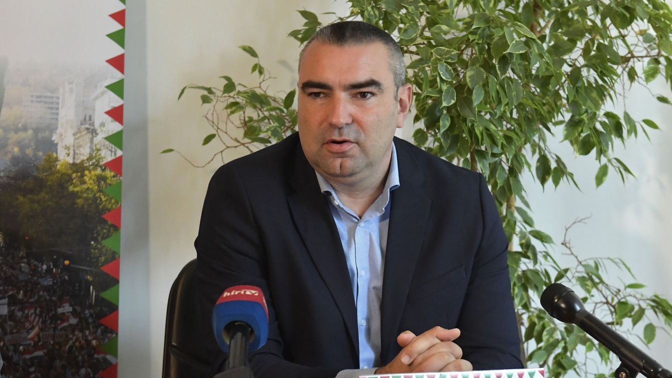 A kihívásokra válaszul alakul át a kormány