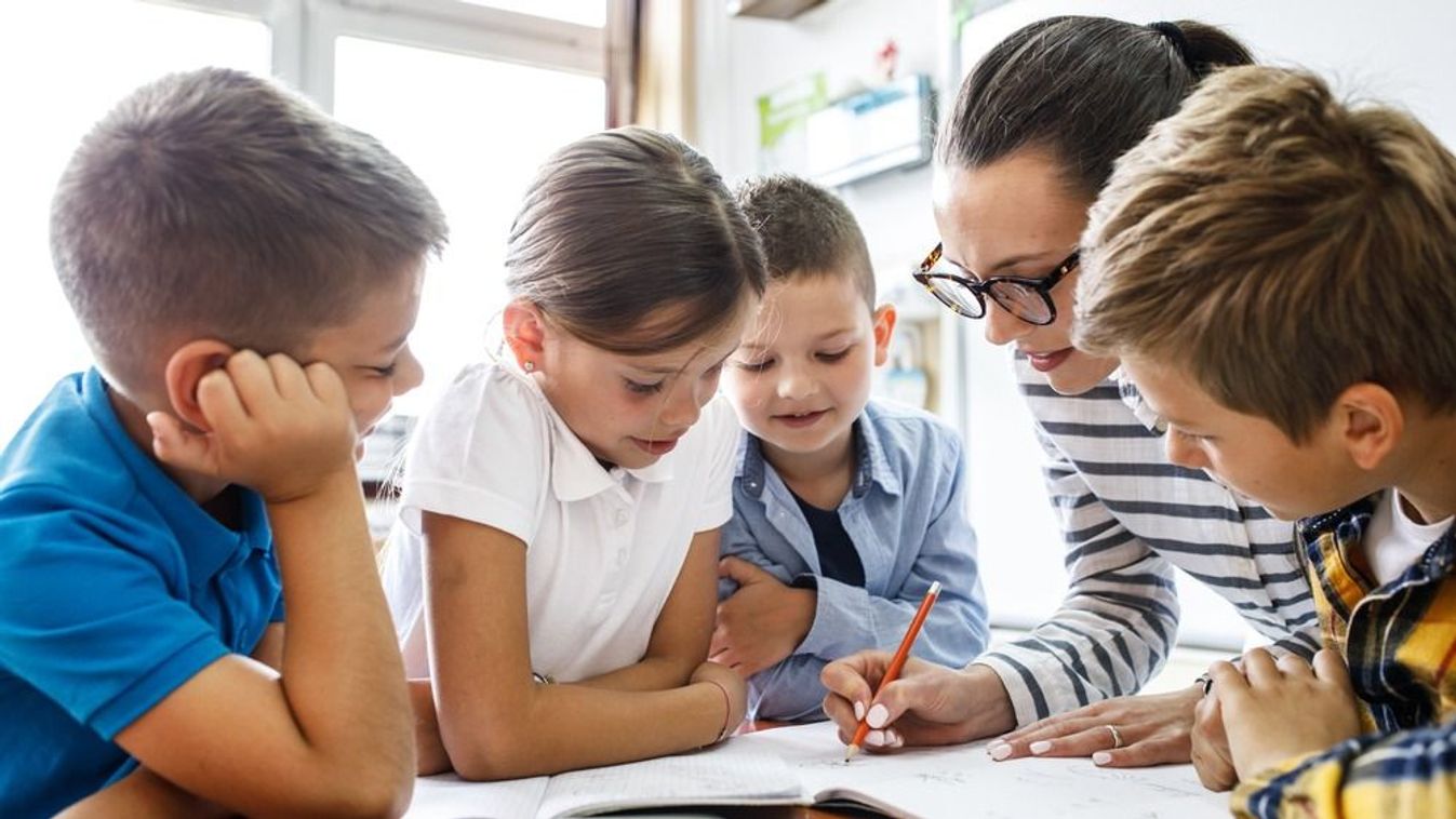 Oktatók-nevelők kitüntetésére vár javaslatokat az önkormányzat