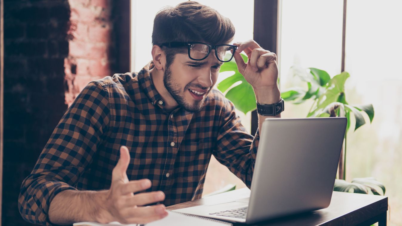 Húzza ki a laptopját most, különben örökre csatlakoztatva marad