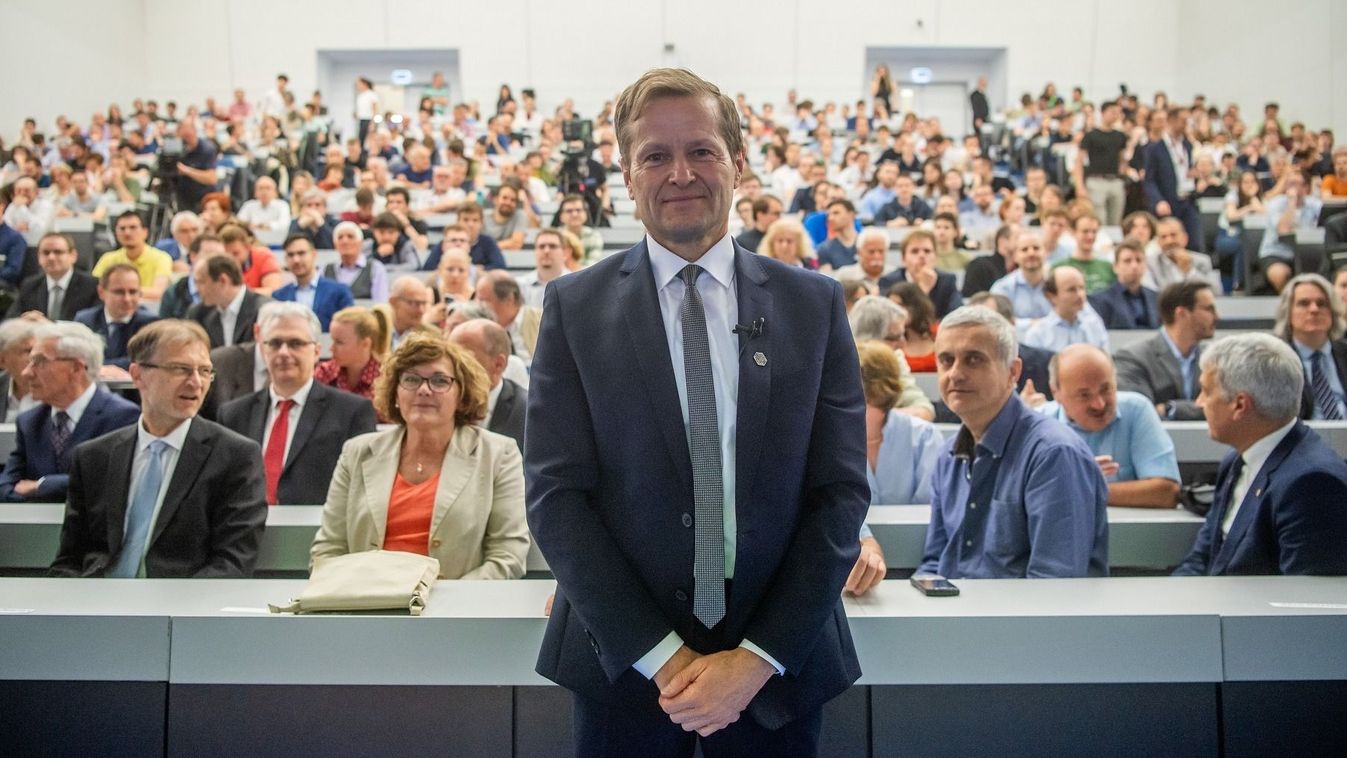 Krausz Ferenc kapta idén a Műegyetem Neumann professzori címét