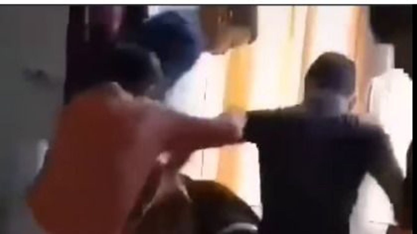 Videóra vették, ahogy többen ütik-verik az iskolás fiút (videóval)
