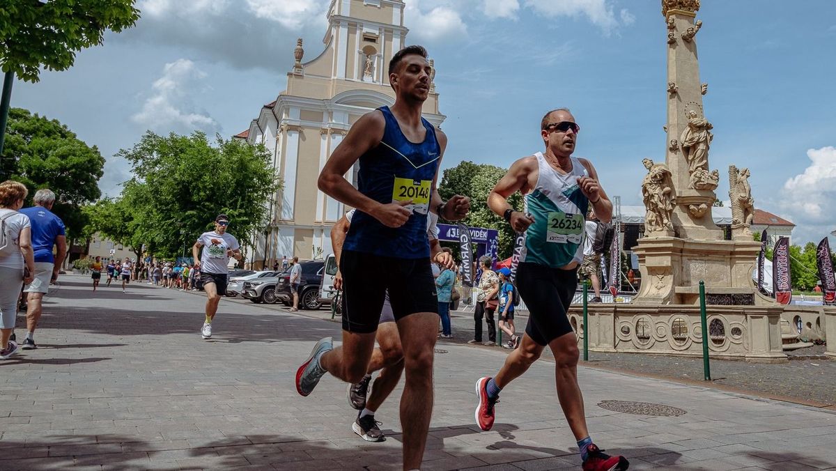 Zsigmond Előd (jobbra) a leghosszabb, Kisházi László a 20 kilométeres távon győzött a Borvidék Félmaratonon