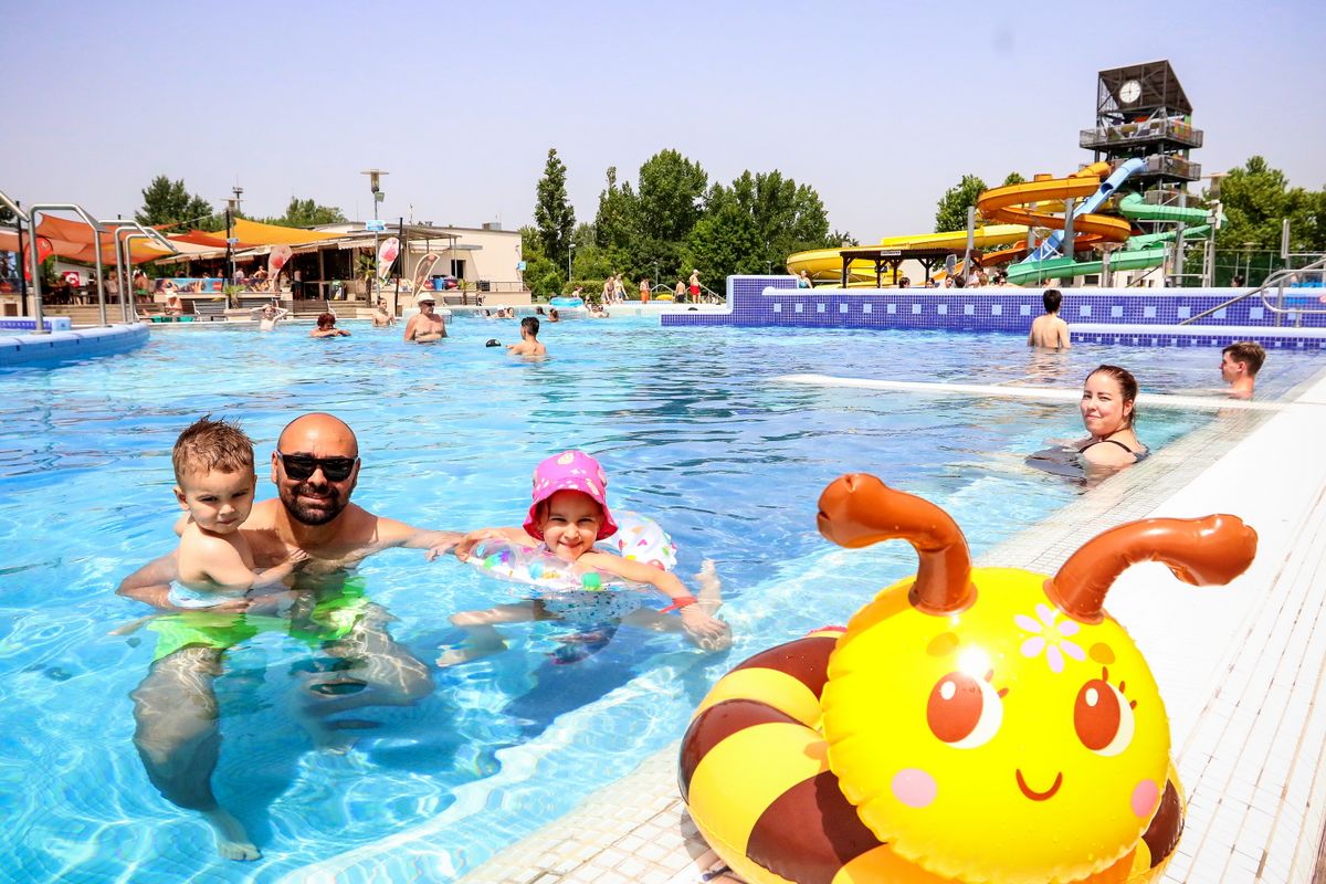 Kinyitott a szekszárdi strand