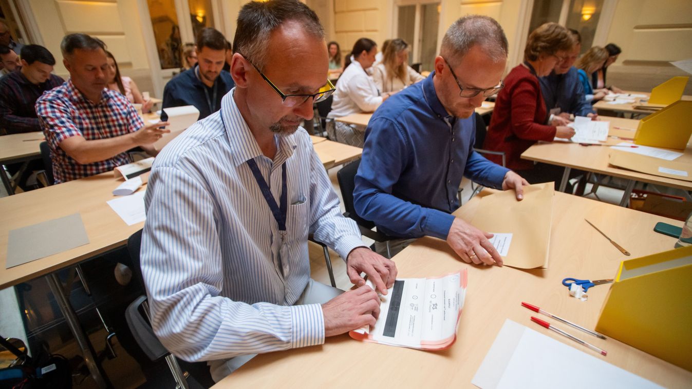 Véget ért a számlálás, összesítik a szavazatokat