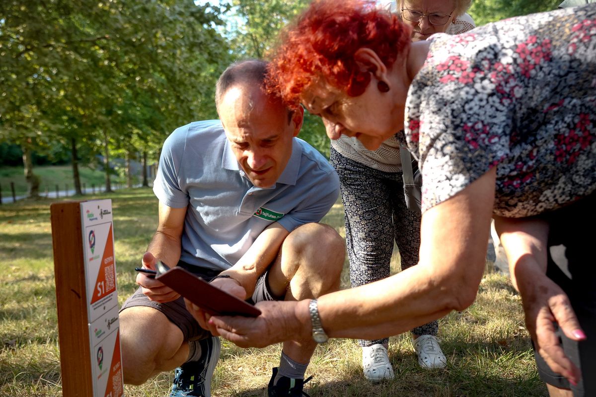 Mobiltefonos applikációval járható körbe a most átadott sötétvölgyi gyalogló pálya.