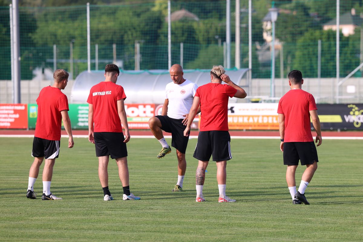 A Sárai György vezette bonyhádiak a Főnix FC ellen térhetnek vissza az NB III-ba