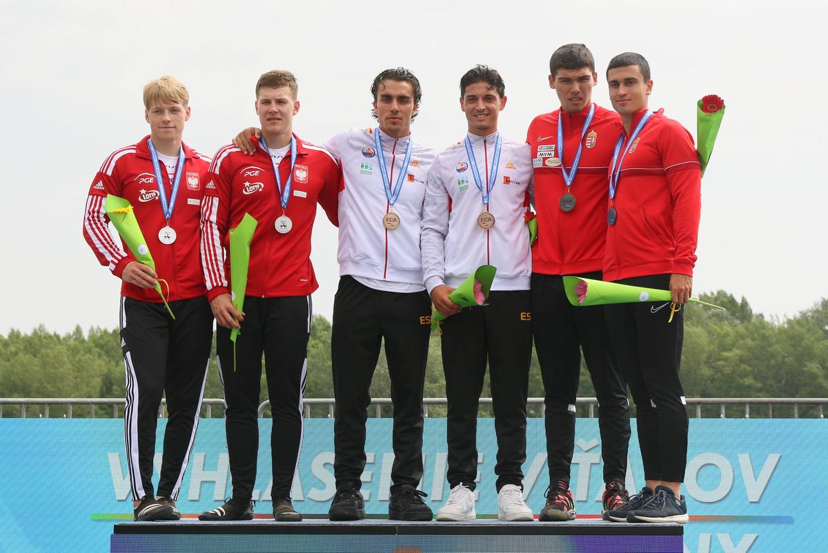 Juhász István (jobb szélen) bronzérmes lett kenu párosok 500 méterén
