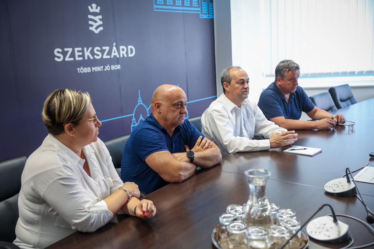 Az új szekszárdi uszoda üzemeltetéséről egyeztettek