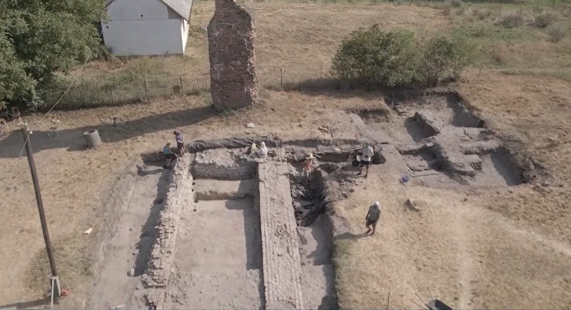 A Dombai család rezidenciájának romjainál idén is folytatódott az ásatás