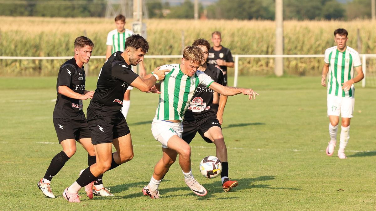 Lőrinc Dániel (világosban) korai gólja három pontot ért a Majosnak