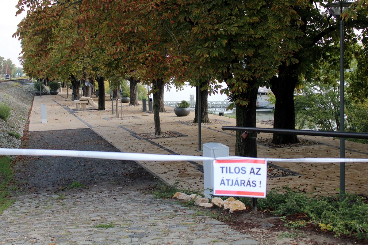 Pakson lezárták a Dunaparti Gesztenyesort