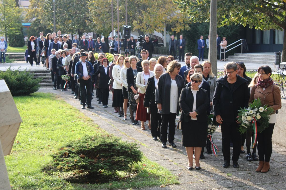 Paksnak is megvannak a maga hősei