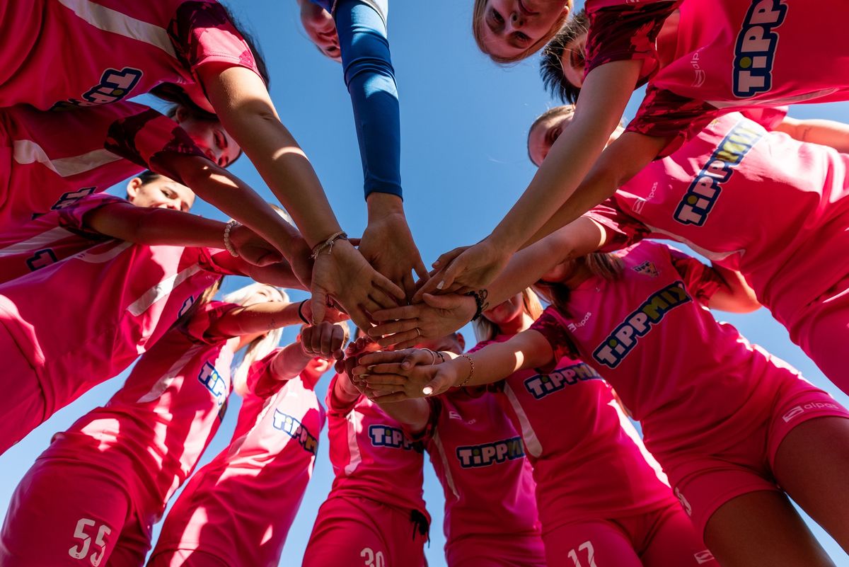 Októberben, a mellrák elleni küzdelem hónapjának rózsaszínű mezben lép pályára a Szekszárdi WFC