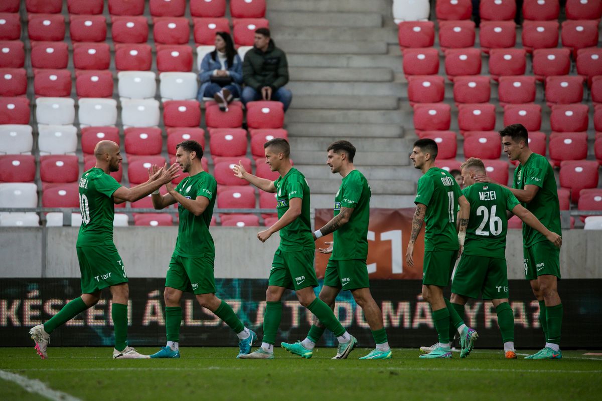 Öt gól után ünnepelhettek a Paksi FC futballistái Debrecenben