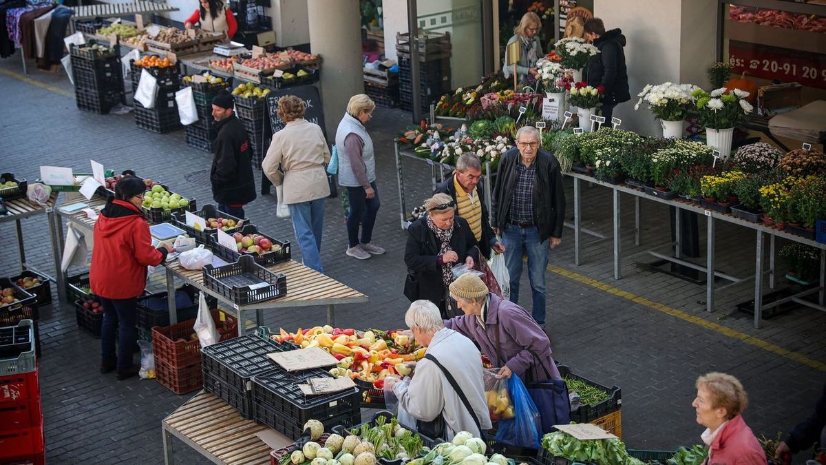 Sütőtök, dió, árvácskák, lecsópaprika volt a sláger a szerdai szekszárdi piacon