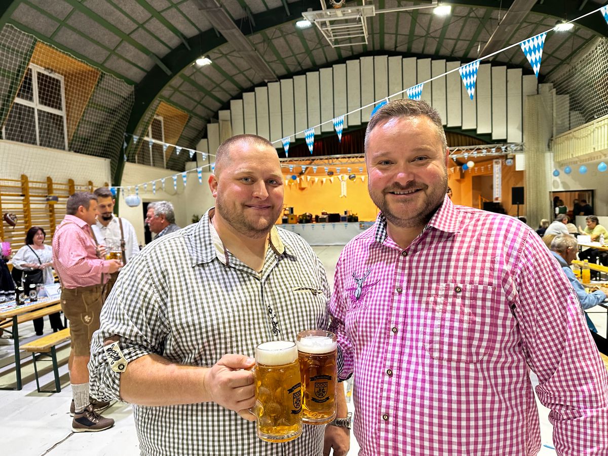 Az első nagymányoki Oktoberfest megálmodói: Szántó Tibor és Bartucz Máté