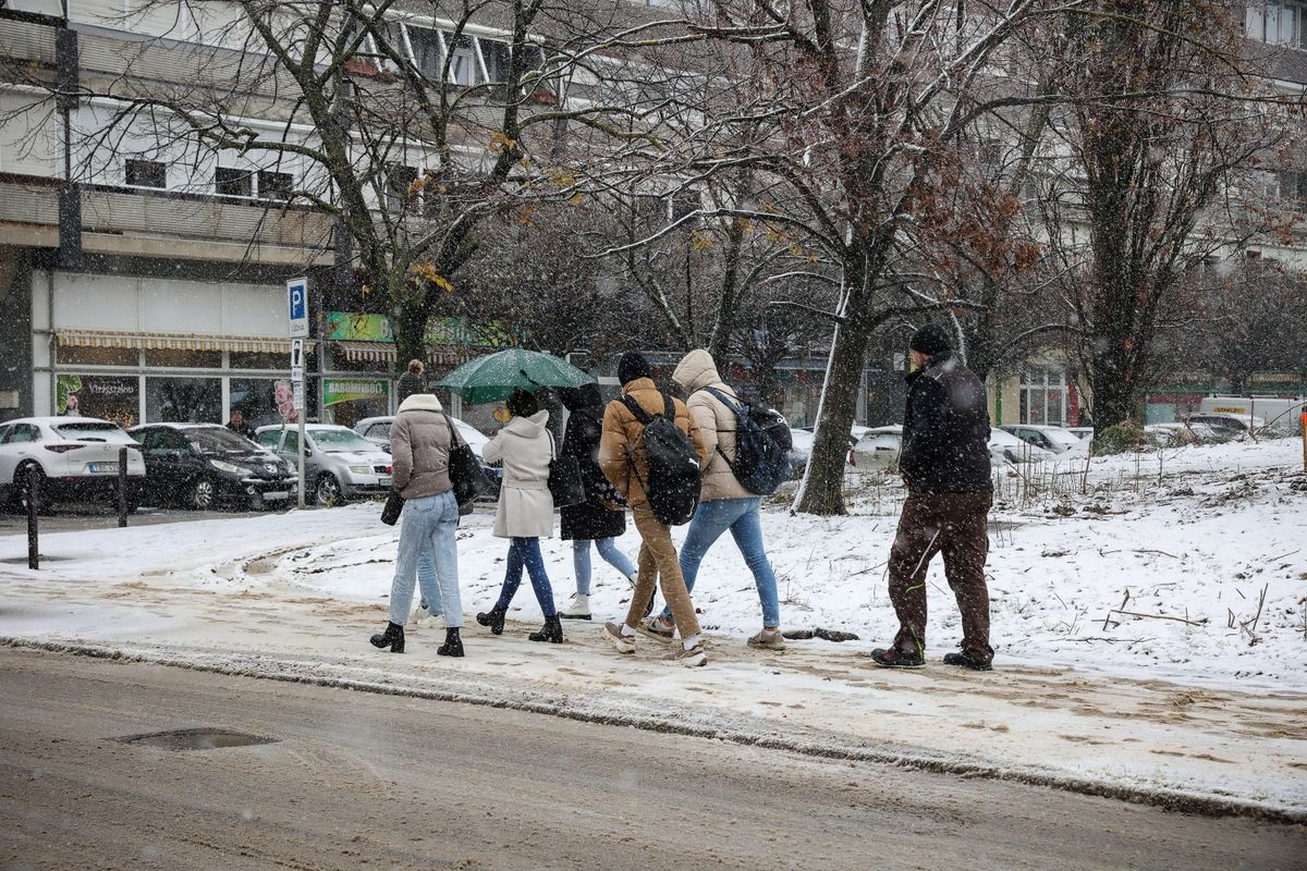 Havazás, havas eső várható 2024. november 22-én pénteken Tolna vármegyében is 
Havazás 