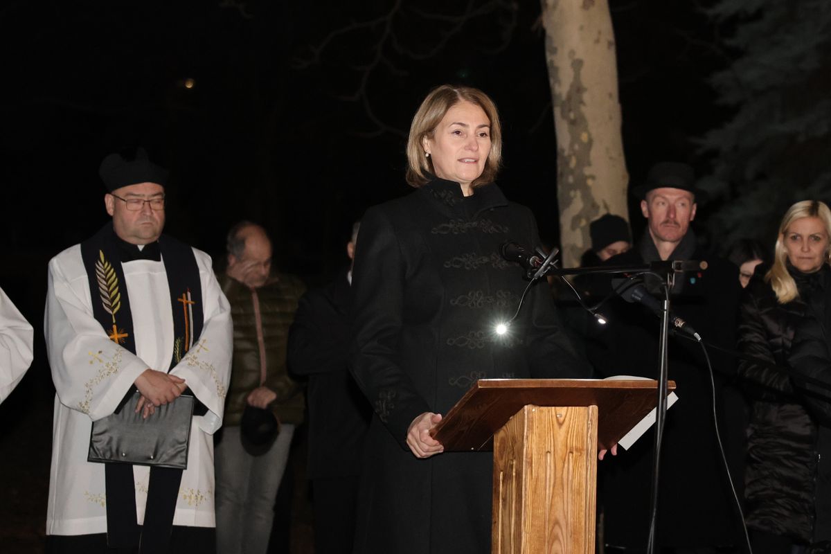 Csibi Krisztina, a Fidesz-KDNP országgyűlési képviselőjelöltje elcsukló hangon beszélt az avatón
