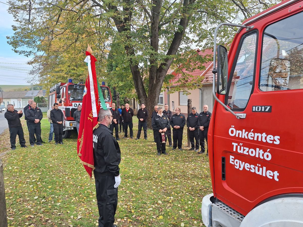 A gyakorlat mellett megáldották a Zombai Önkéntes Tűzoltó Egyesület új gépjárműfecskendőjét