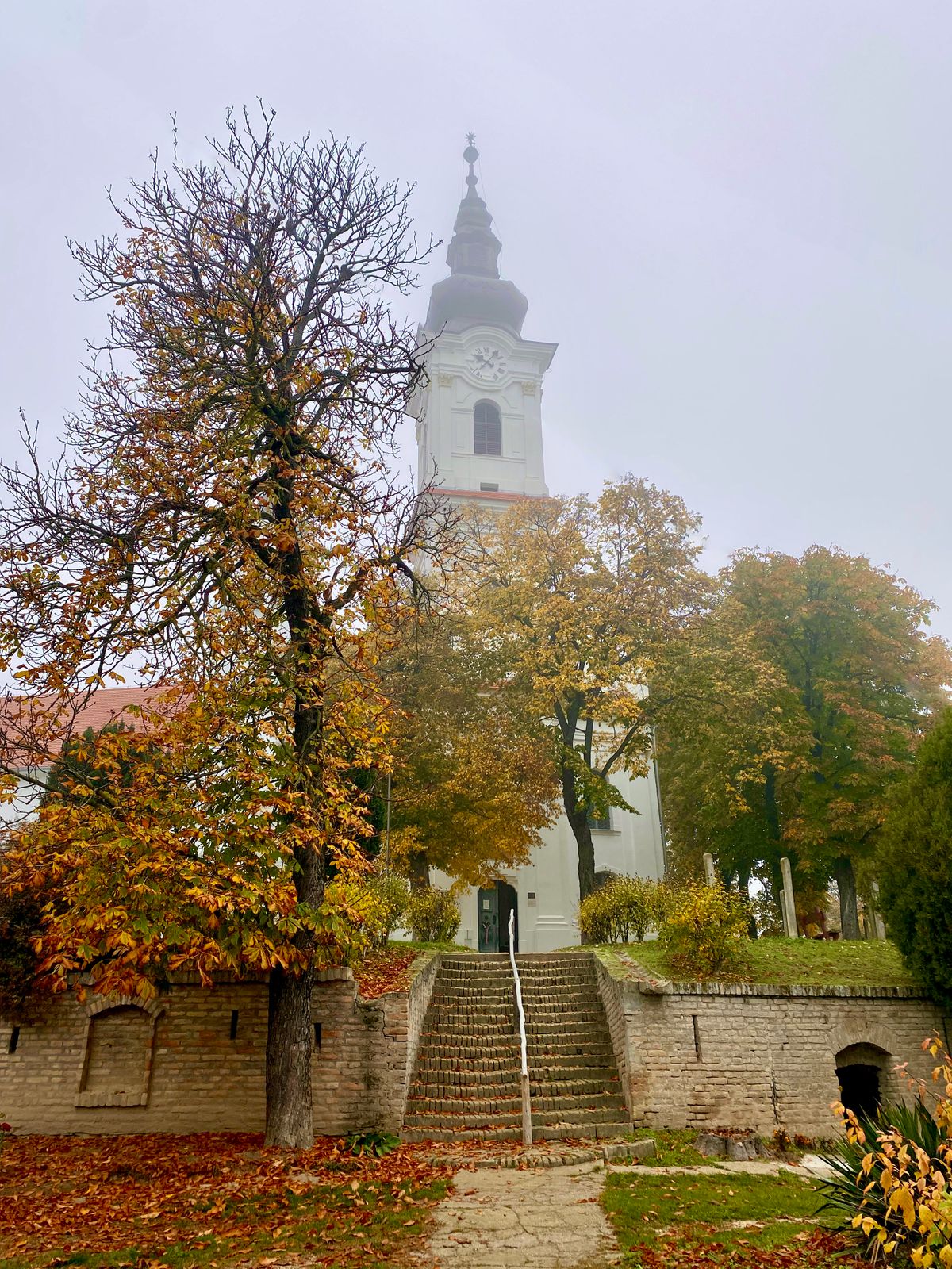 Novemberi reggel Nagyszékelyen - református templomegyüttes