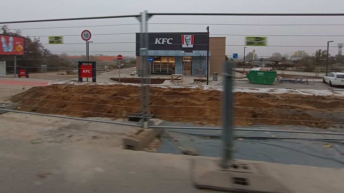 szekszárd, kfc, szekszárdi kfc