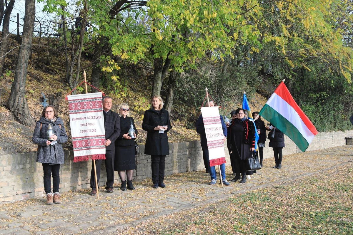 A Tolna vármegyei delegációval a vérengzés áldozatairól emlékeztek meg