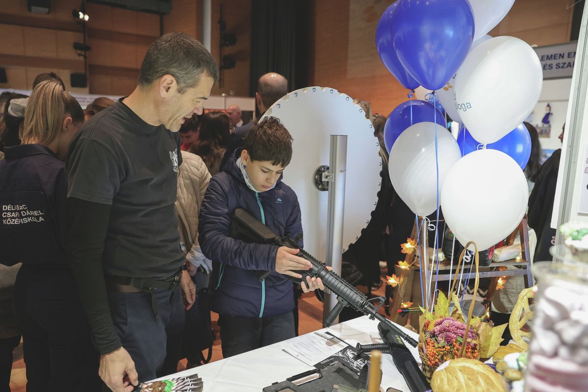 A diákok testközelből ismerkedhettek meg az eszközökkel, amikkel egy-egy iskolában tanulhatnak majd