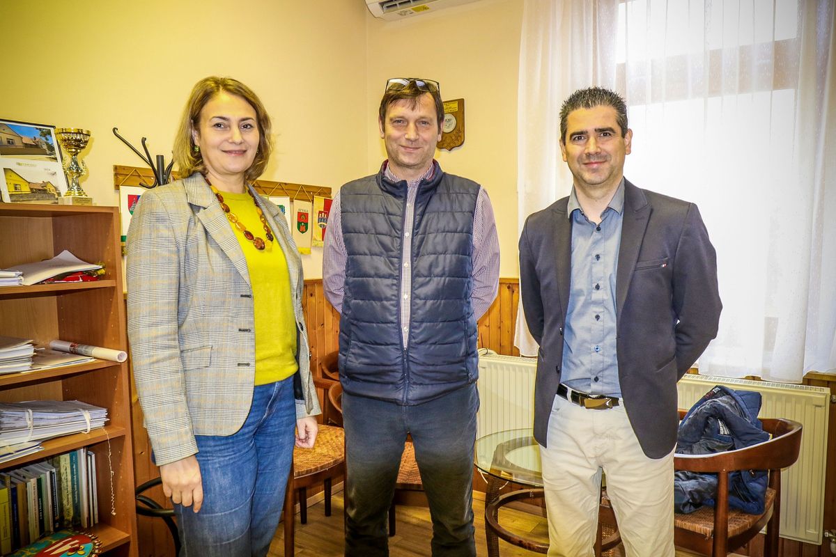 Csibi Krisztina, Récsei Gáborral és Buzsáki Norberttel, az előző és a jelenlegi polgármesterrel